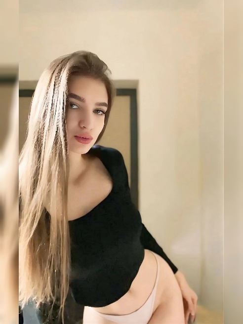 Каждое моё движение сегодня создано для тебя. 😏💋 Я хочу, чтобы ты наблюдал за мной, чувствовал, как я приближаюсь, как моё желание охваты...