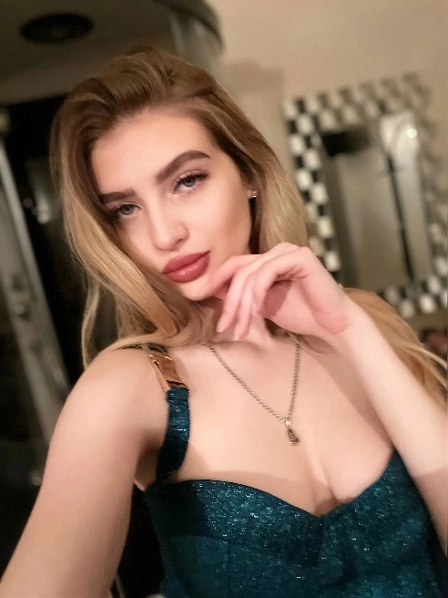 Каждое моё движение сегодня создано для тебя. 😏💋 Я хочу, чтобы ты наблюдал за мной, чувствовал, как я приближаюсь, как моё желание охваты...