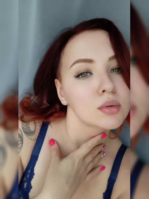Сочная девочка с аппетитными натуральными формами и юрким язычком! Фанатка анального секса и порноактриса😍