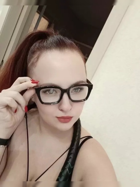 Сочная девочка с аппетитными натуральными формами и юрким язычком! Фанатка анального секса и порноактриса😍