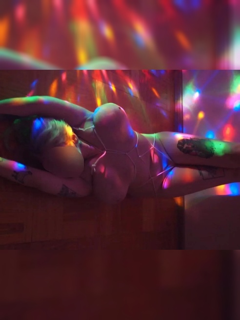 Привет я Ариша!
Я тут новенькая✨

Связаться со мной можно в тг @loveacid666

Пишите, отвечаю на сообщения 💕